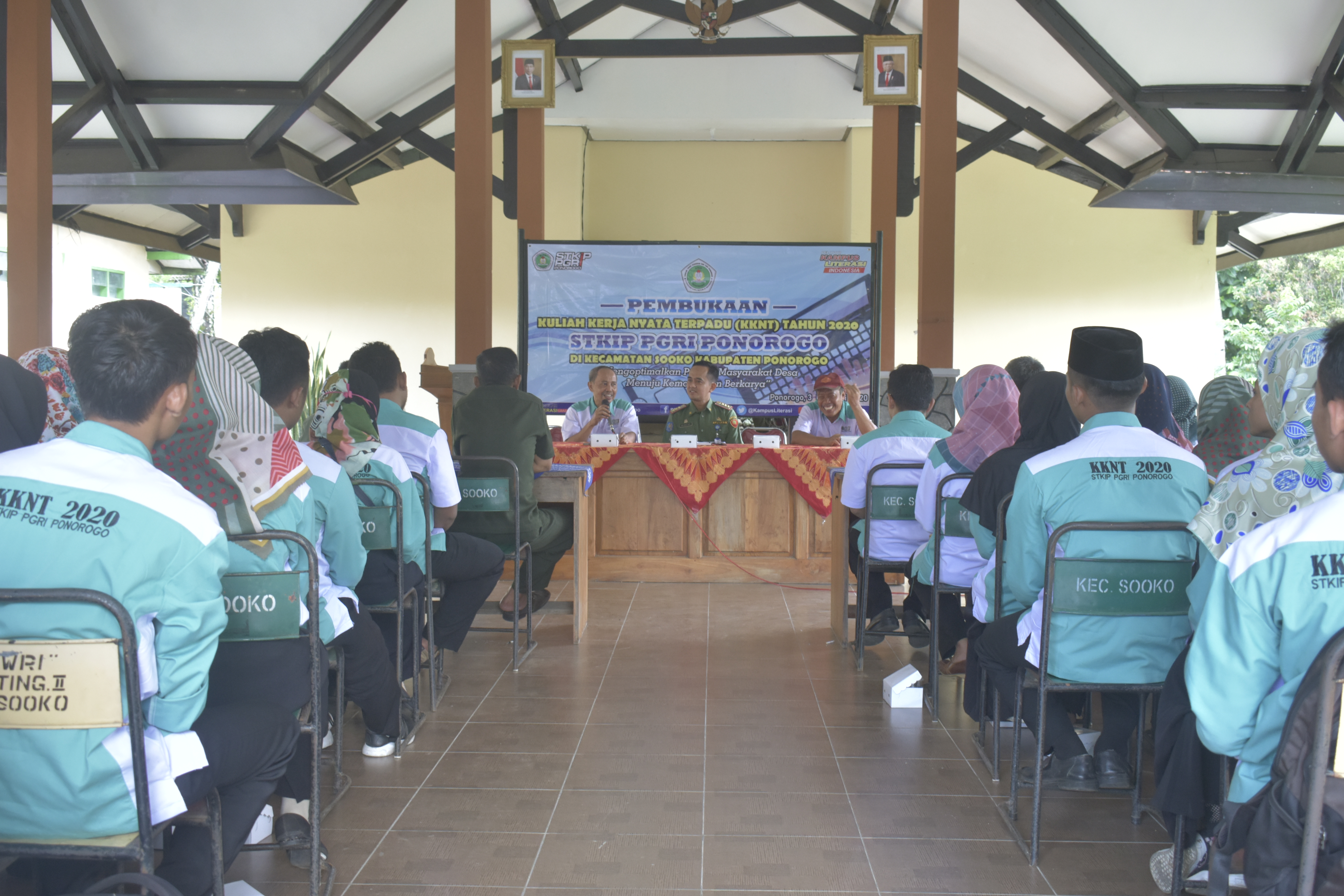 Mahasiswa Kampus Literasi Ngaji Sosial di Kecamatan Sooko