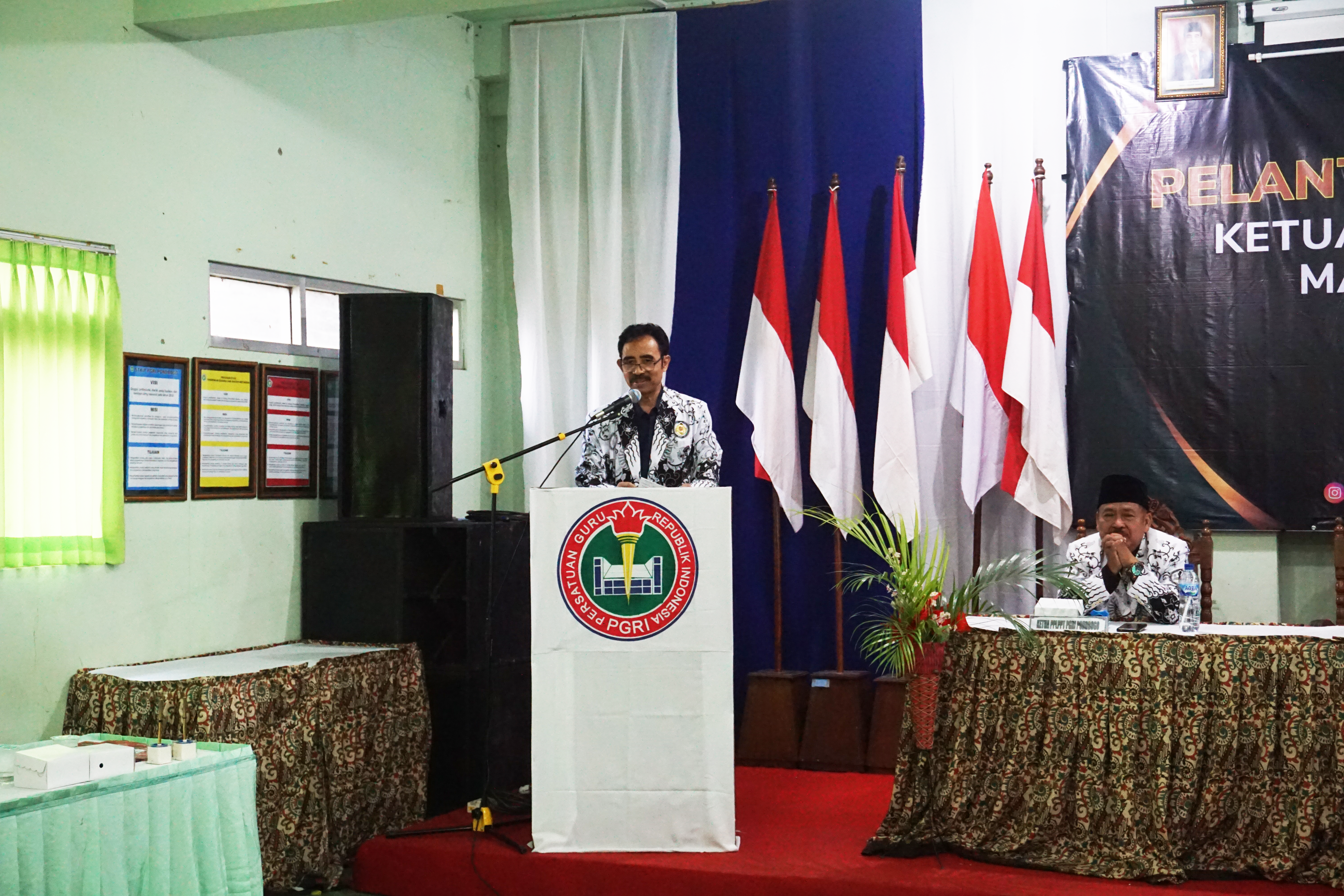 Sambutan dari Ketua PGRI Jawa TImur, Teguh Sumarmo