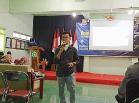 Hima Dialectic STKIP PGRI Ponorogo, Latih Mahasiswa Mahir Berbahasa Inggris